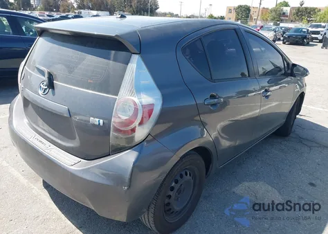 2013 Toyota Prius C z USA, uszkodzony, nr VIN JTDKDTB37D1548891